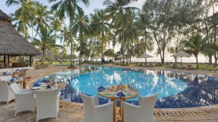 Hotel Bluebay Beach Resort En Spa